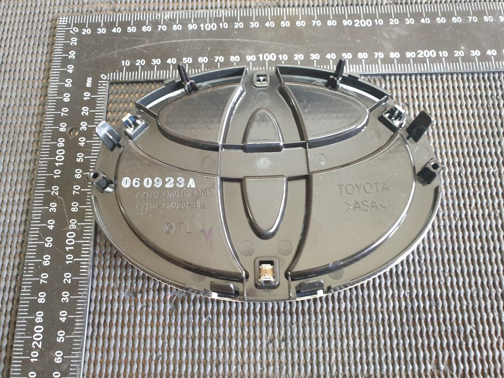 Toyota Hilux Toyota Logo - Radiator Grille Badge