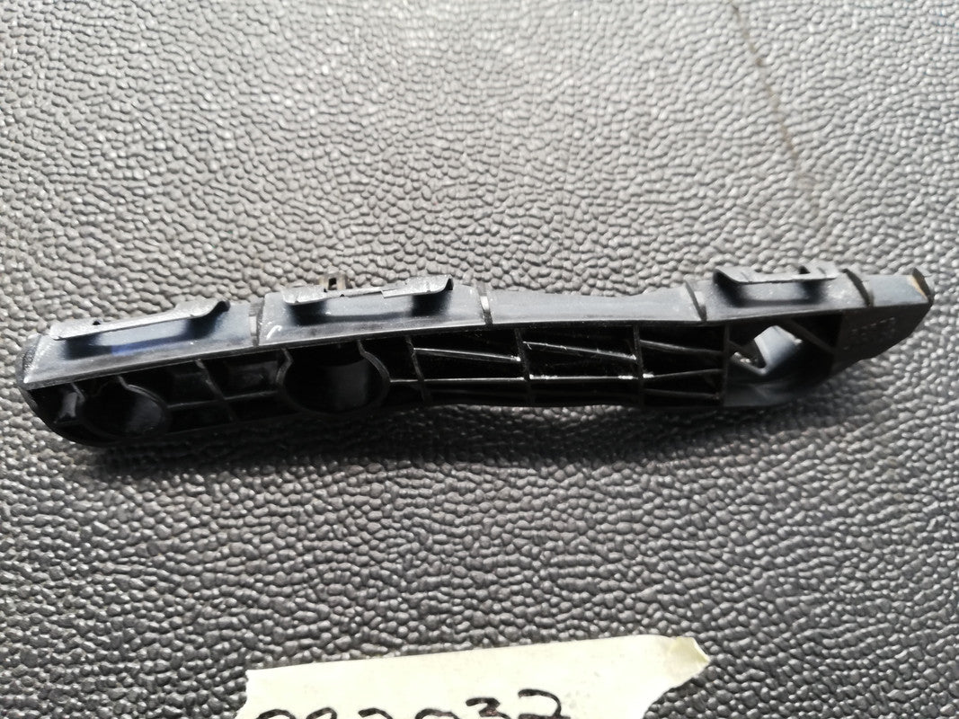 Original Used Toyota Etios Sprint, Mount 2017 Right Rear Upper Bumper Support Bracket