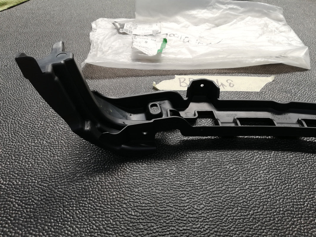 Mercedes-Benz GLA W156, 200 Hatch 2020 Right Front Bumper Bracket