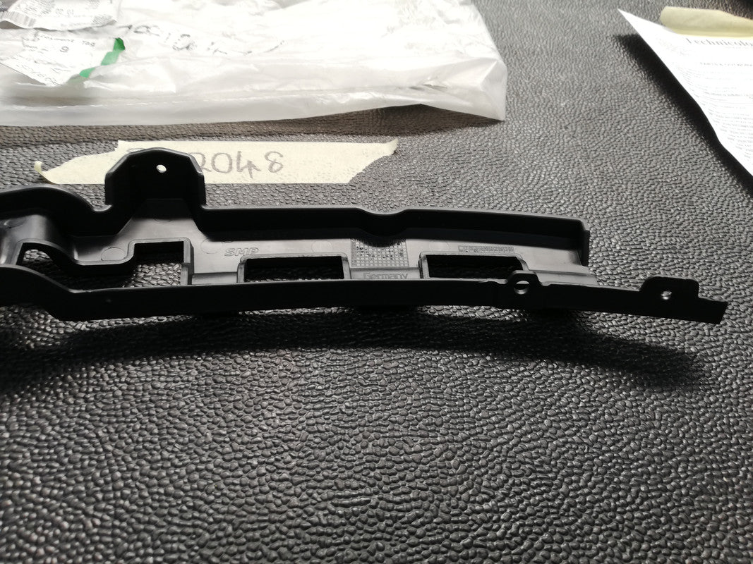 Mercedes-Benz GLA W156, 200 Hatch 2020 Right Front Bumper Bracket