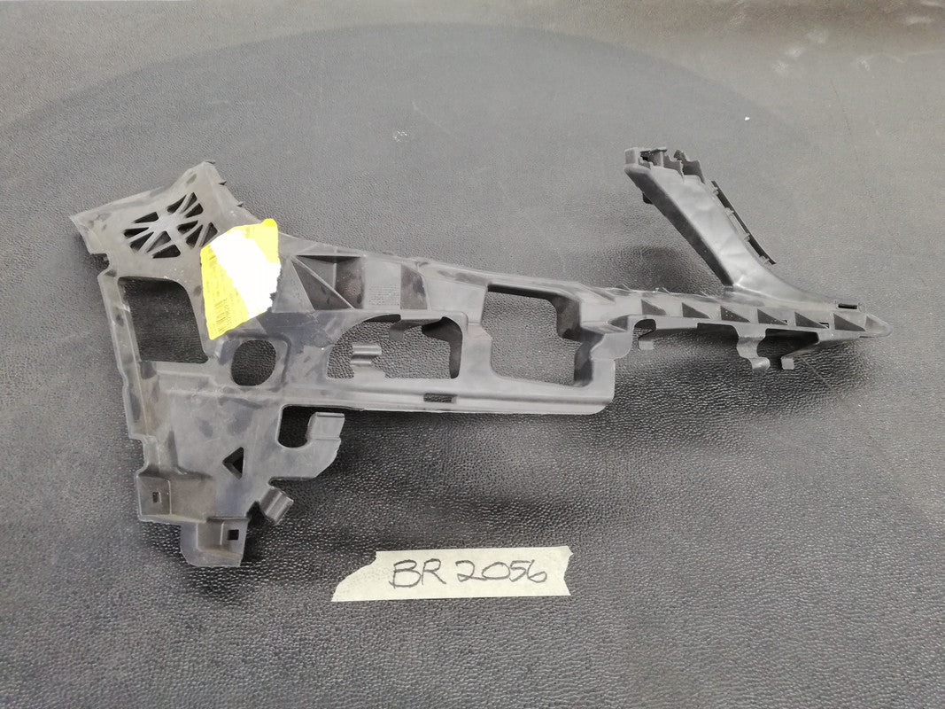 Mercedes-Benz C-Class W204, C180 - C63 AMG 2010 Right Front Bumper Bracket