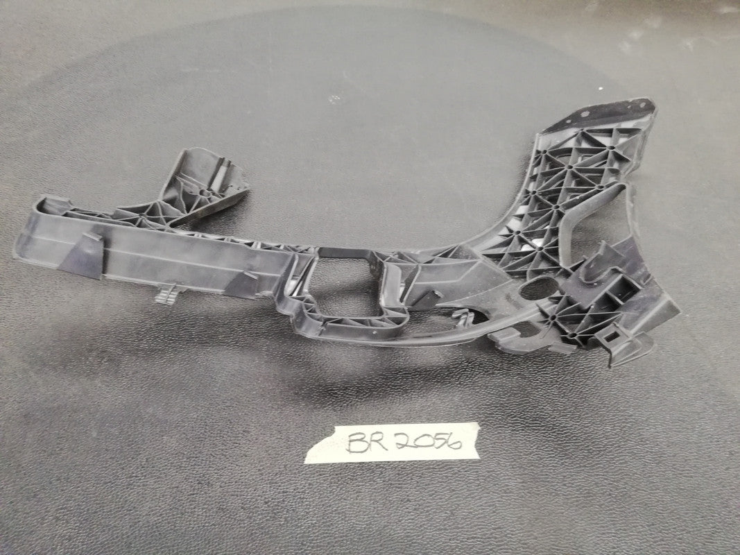 Mercedes-Benz C-Class W204, C180 - C63 AMG 2010 Right Front Bumper Bracket