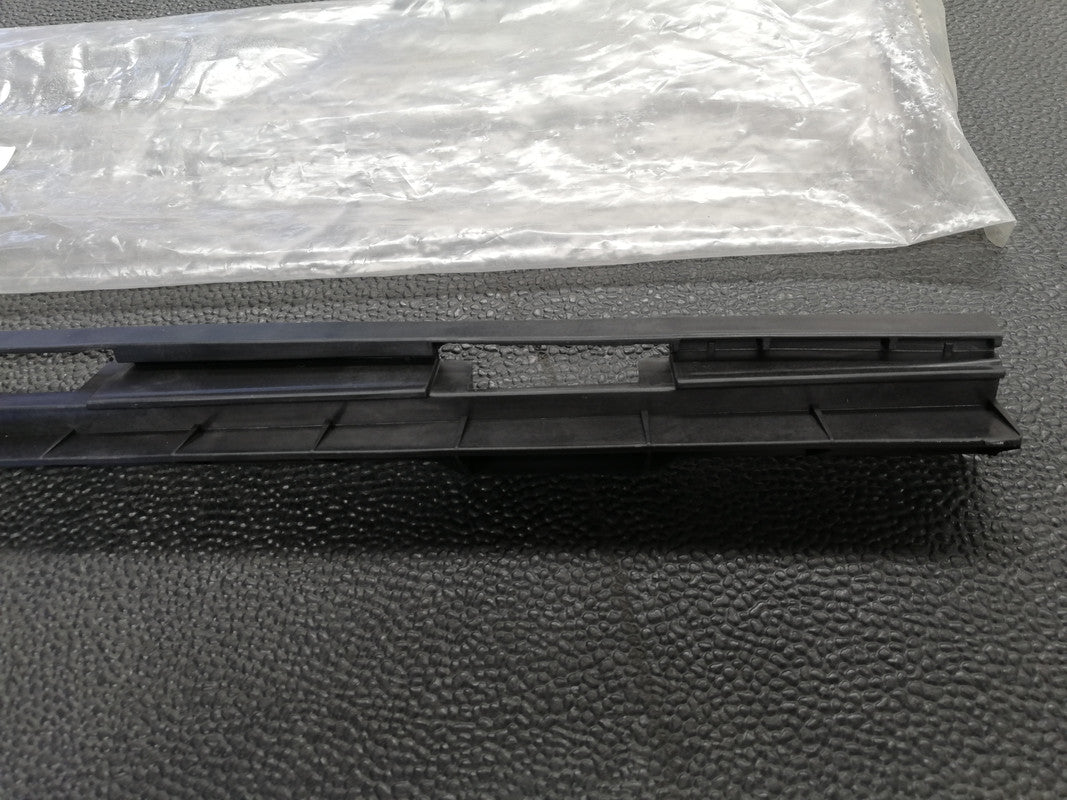 Mercedes-Benz GLE W167, GLS350 - GLS63 2021 Left Side Sill Cover Bracket