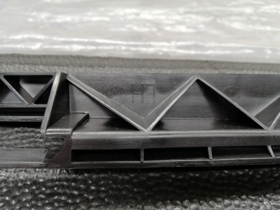 Mercedes-Benz GLE W167, GLS350 - GLS63 2021 Left Side Sill Cover Bracket