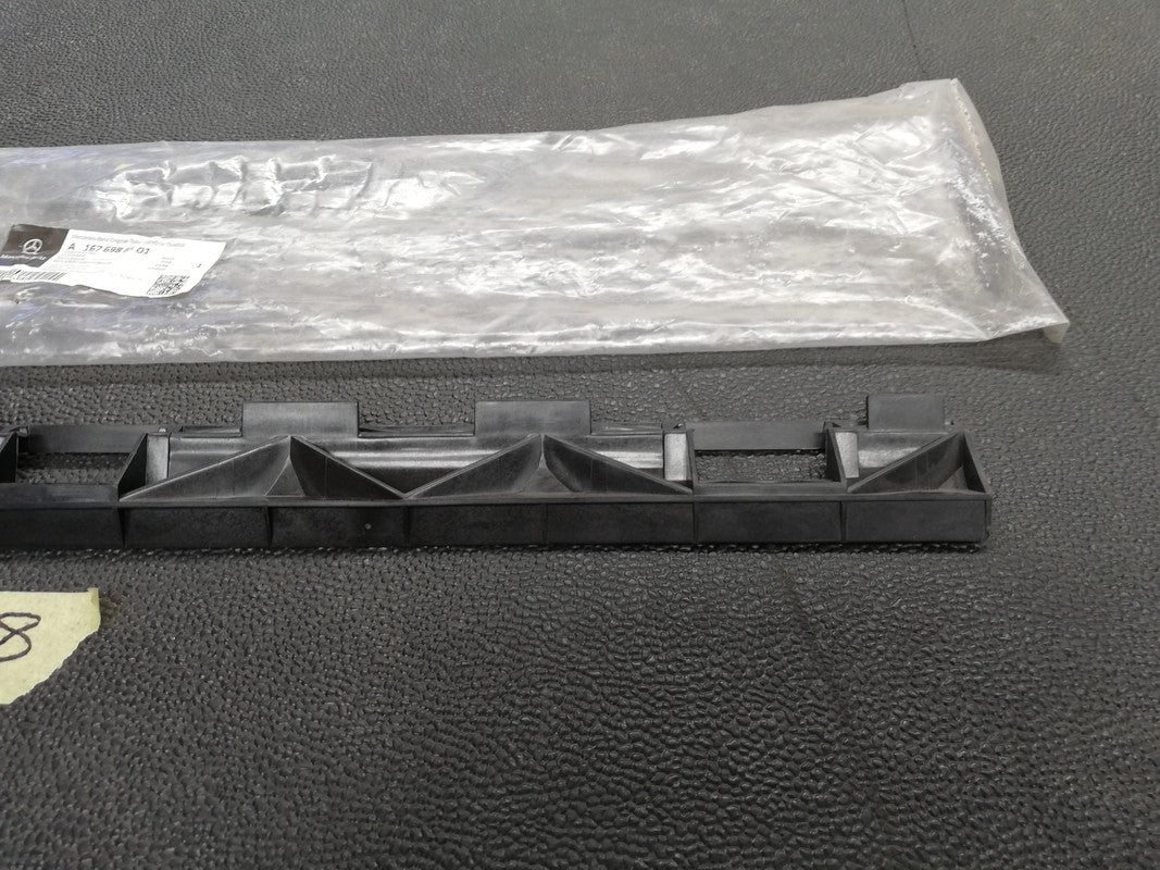 Mercedes-Benz GLE W167, GLS350 - GLS63 2021 Left Side Sill Cover Bracket