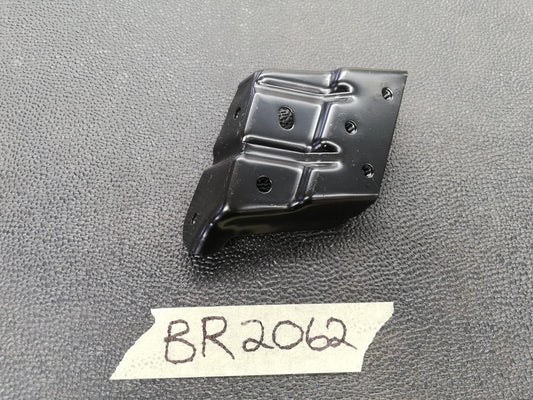 Volkswagen Touareg Left Front Fender Bracket