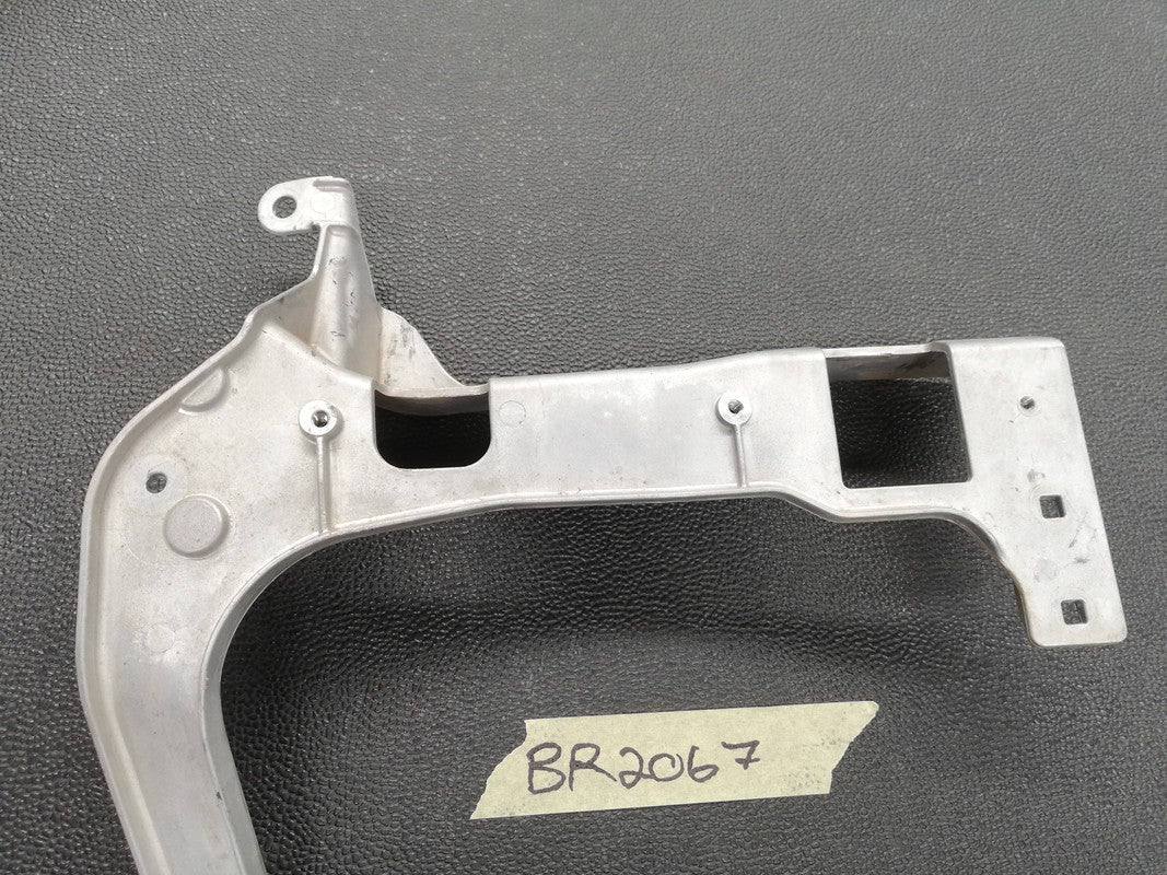 Mercedes-Benz GLE W167, AMG, GLS83 2023 Left Front Upper Slam Tray Panel Bracket