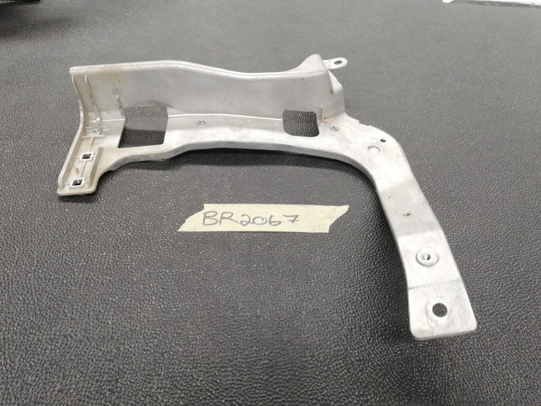 Mercedes-Benz GLE W167, AMG, GLS83 2023 Left Front Upper Slam Tray Panel Bracket