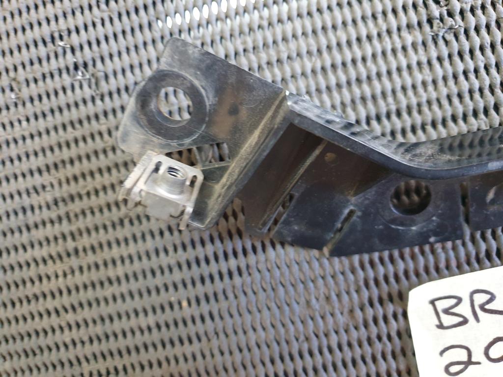 Land Rover Discovery Sport Left Front Bumper Bracket