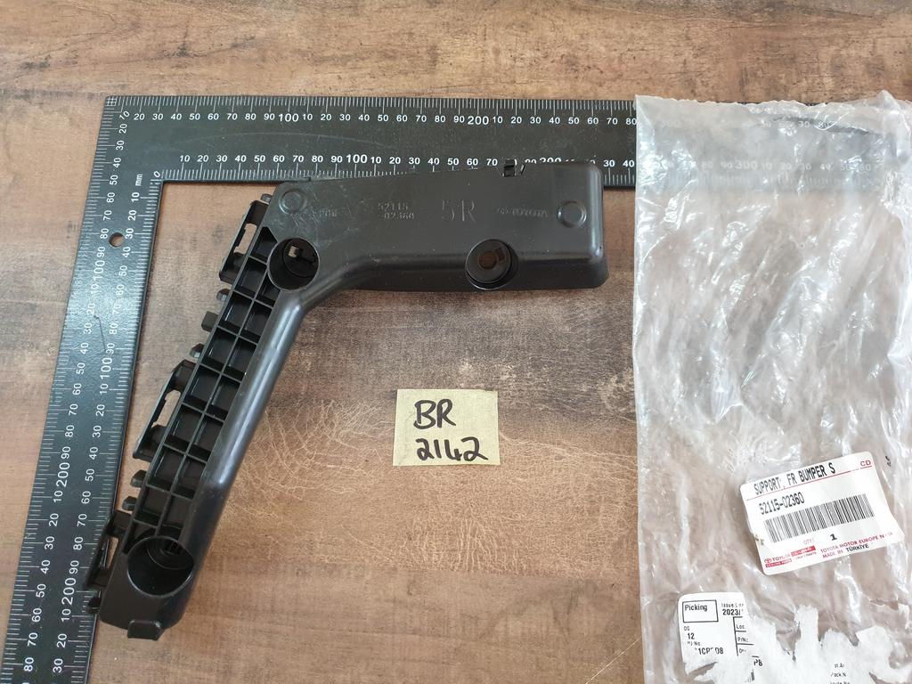 Toyota Corolla Quest Right Front Bumper Bracket