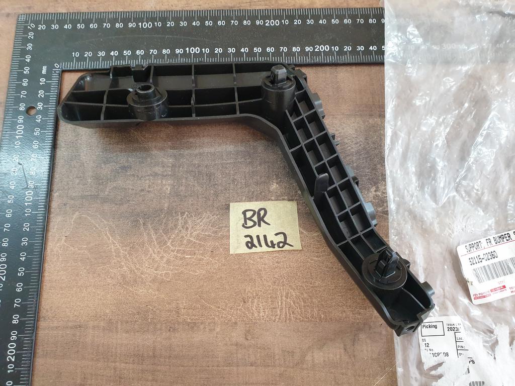 Toyota Corolla Quest Right Front Bumper Bracket