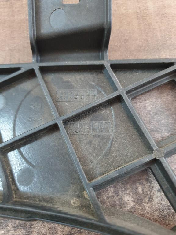 Mercedes-Benz CLA W117 Right Front Bumper Inner Bracket