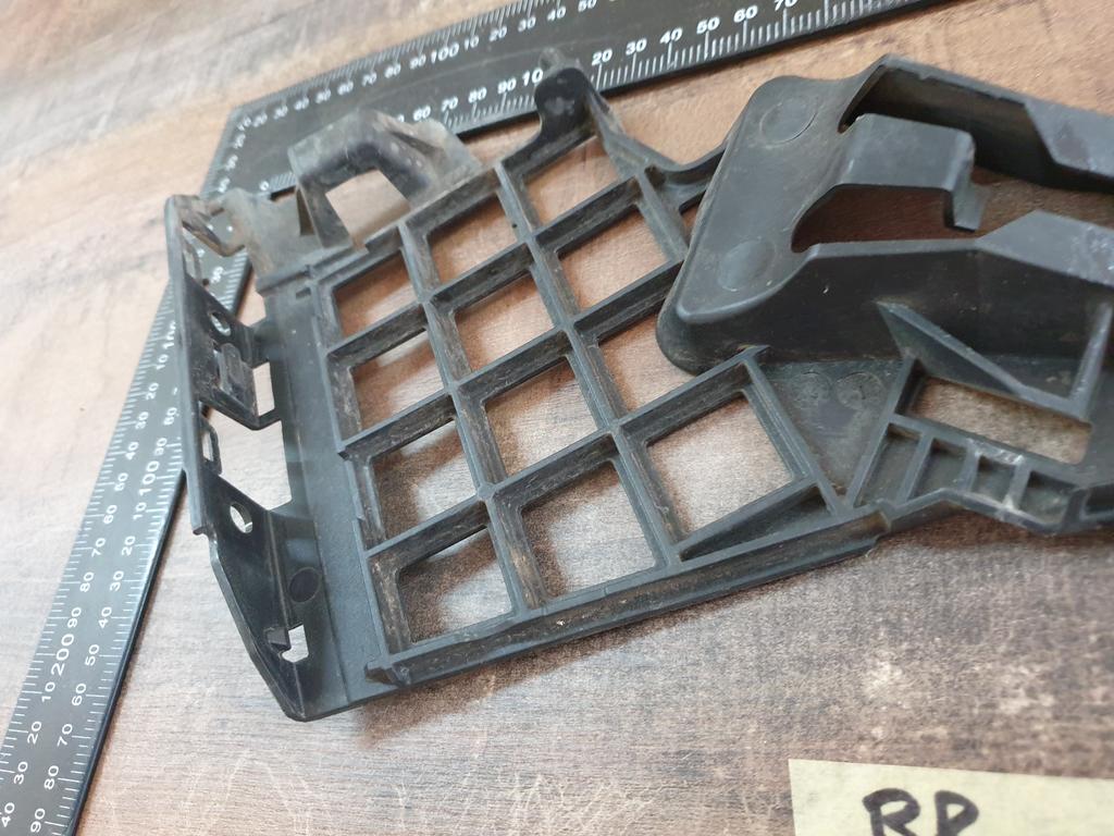 Mercedes-Benz CLA W117 Right Front Bumper Inner Bracket