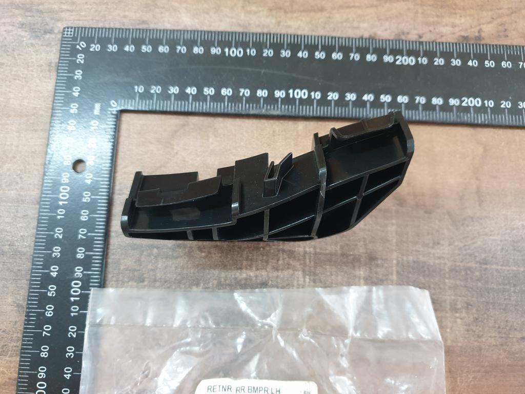 Toyota Land Cruiser 2009 Right Rear Bumper Bracket