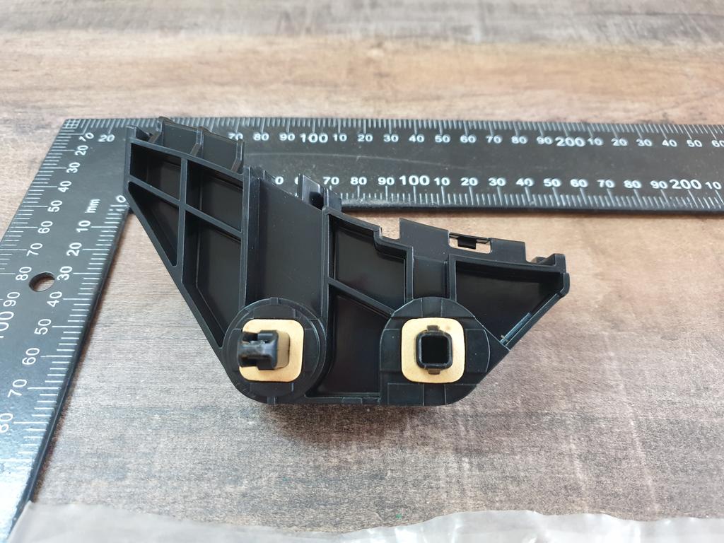 Toyota Land Cruiser 2009 Right Rear Bumper Bracket