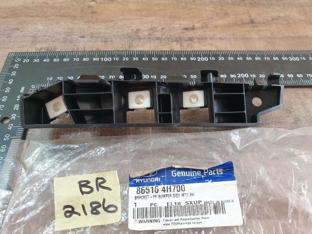 Hyundai H1 Right Front Bumper Bracket