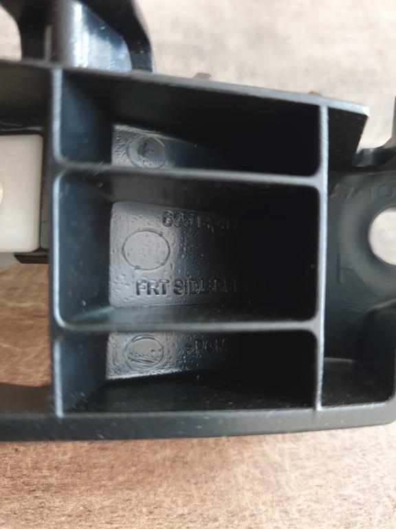 Hyundai H1 Right Front Bumper Bracket