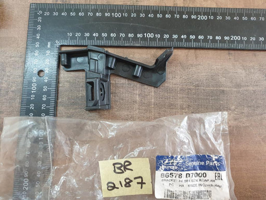 Hyundai Tucson Right Front Bumper Upper Corner Bracket