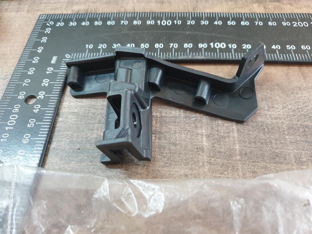 Hyundai Tucson Right Front Bumper Upper Corner Bracket