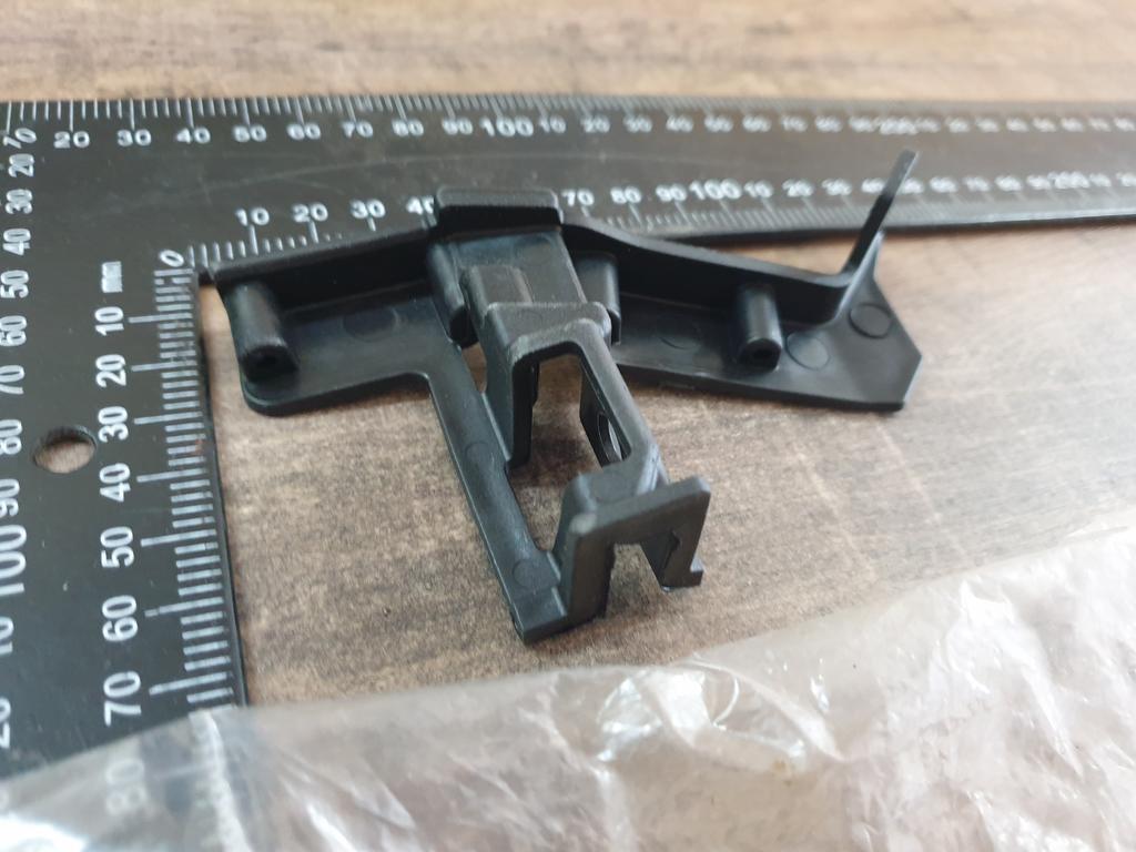 Hyundai Tucson Right Front Bumper Upper Corner Bracket