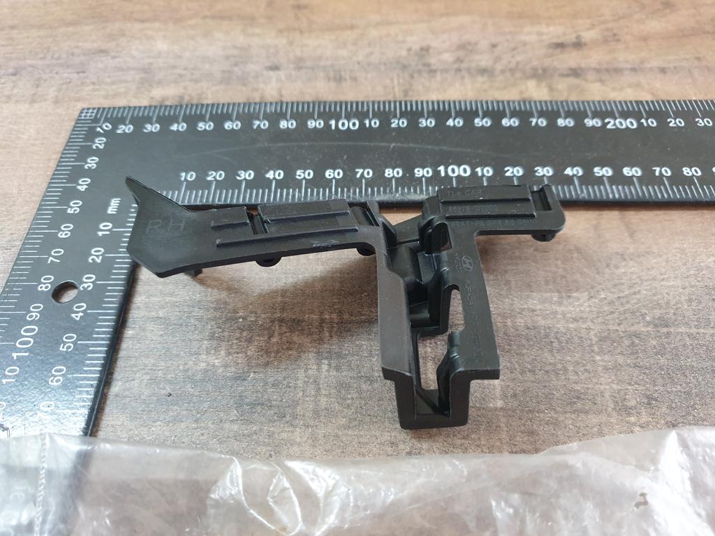 Hyundai Tucson Right Front Bumper Upper Corner Bracket