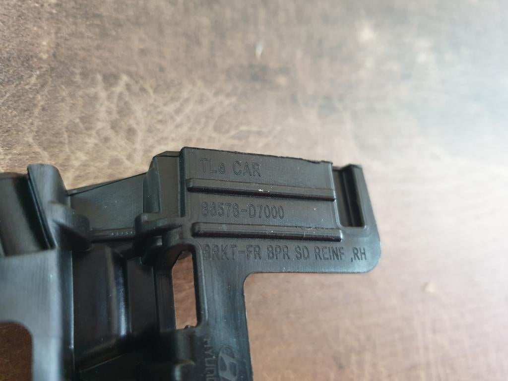 Hyundai Tucson Right Front Bumper Upper Corner Bracket