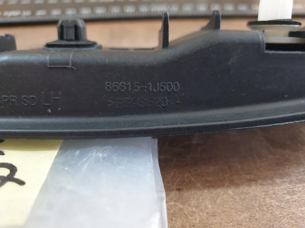 Original New Hyundai i20 Left Front Bumper Bracket