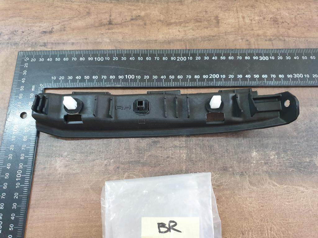 Original New Hyundai i20 Right Rear Bumper Bracket