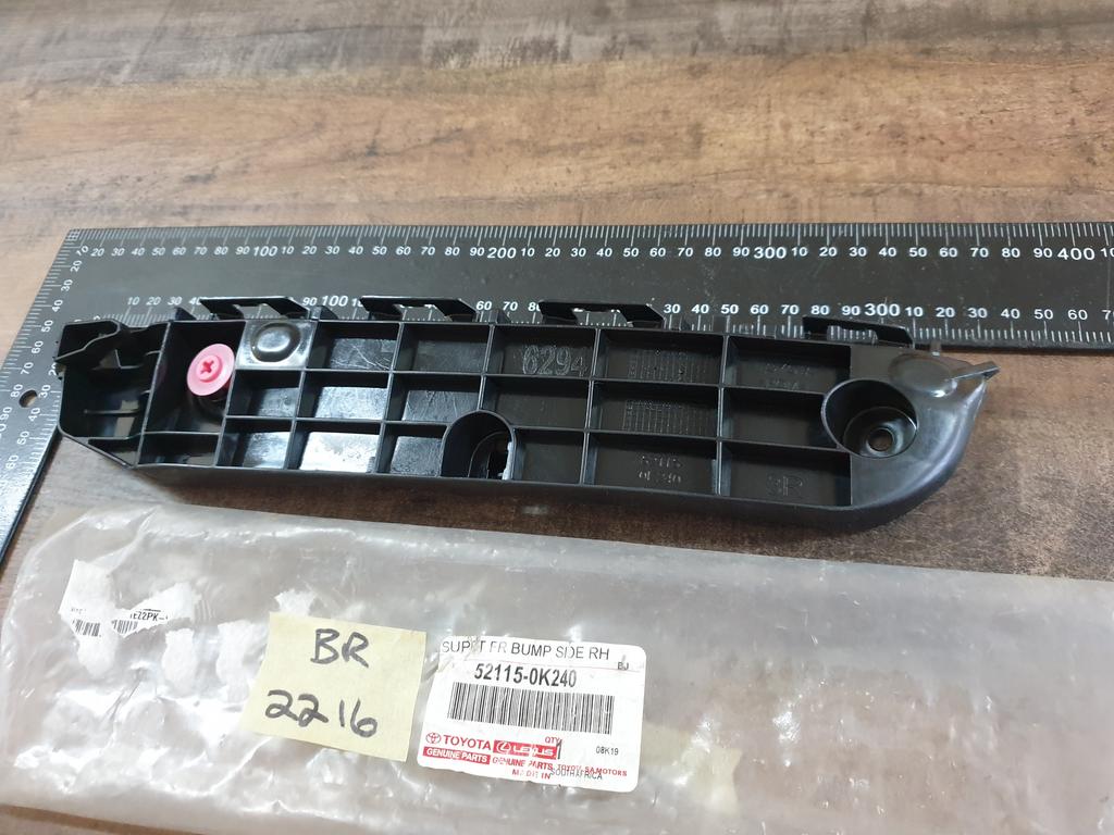 Original New Toyota Fortuner Hilux Right Front Bumper Bracket