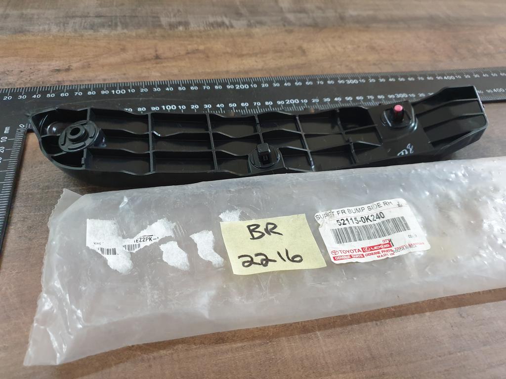 Original New Toyota Fortuner Hilux Right Front Bumper Bracket