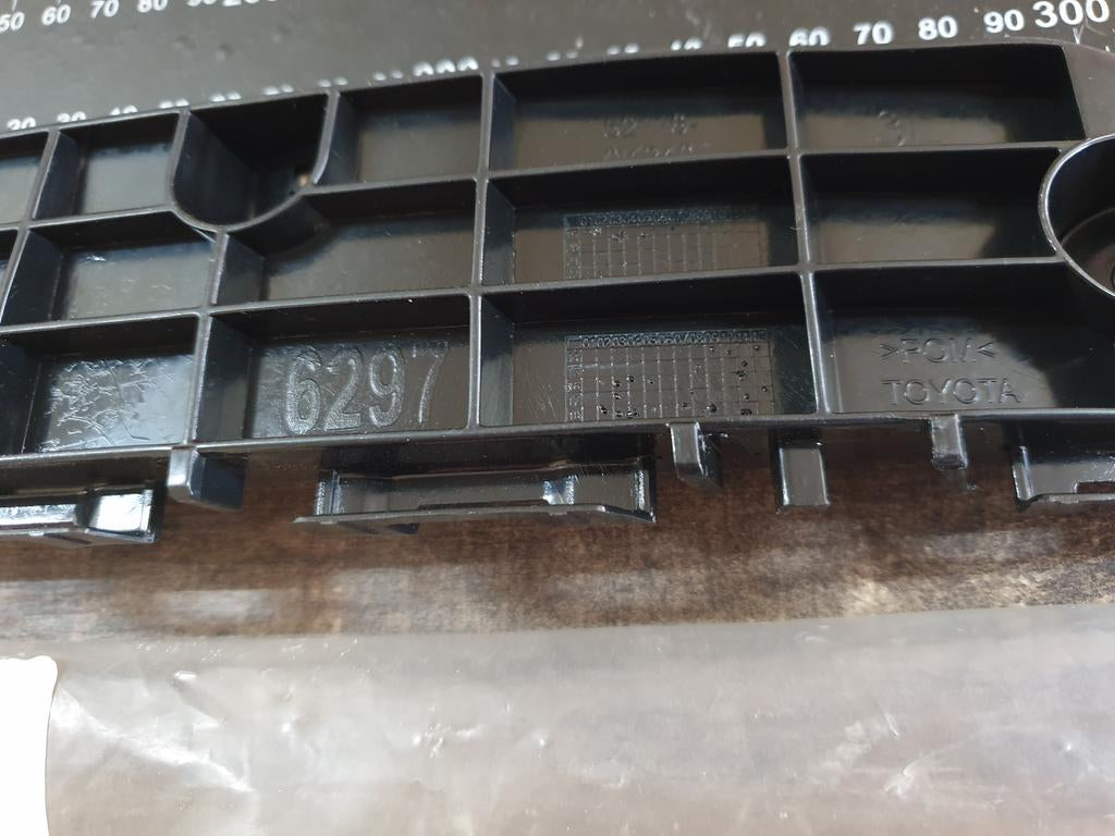 Original New Toyota Fortuner Hilux Left Front Bumper Bracket
