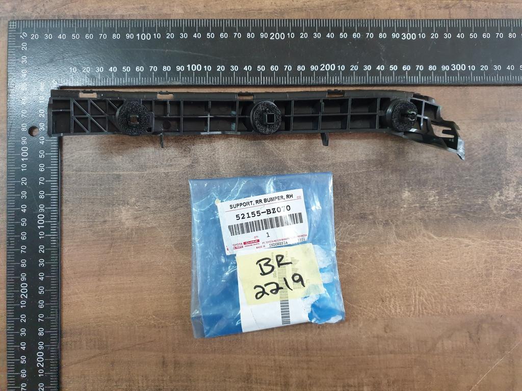 Original New Toyota Agya Right Rear Bumper Bracket