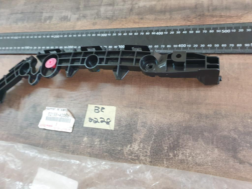 Original New Toyota Rav4 Right Rear Bumper Bracket