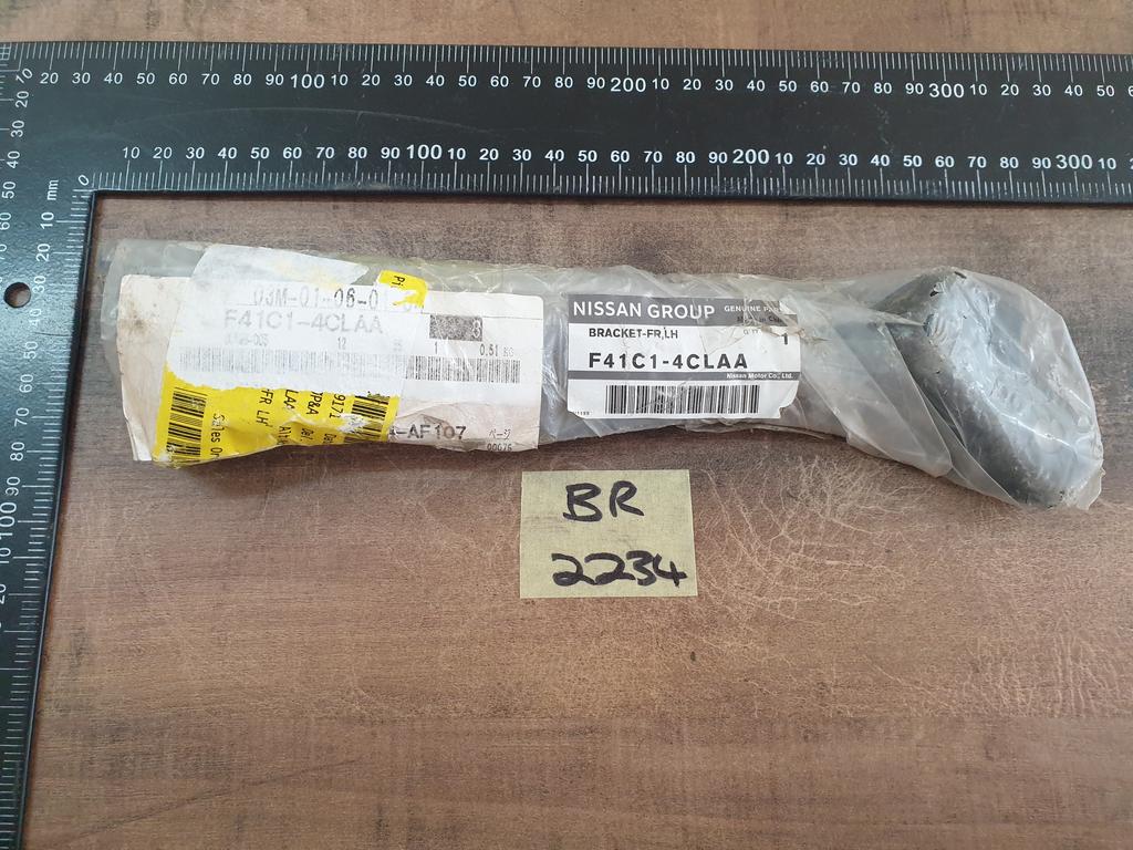 Original New Nissan X-Trail Left Front Fender Bracket