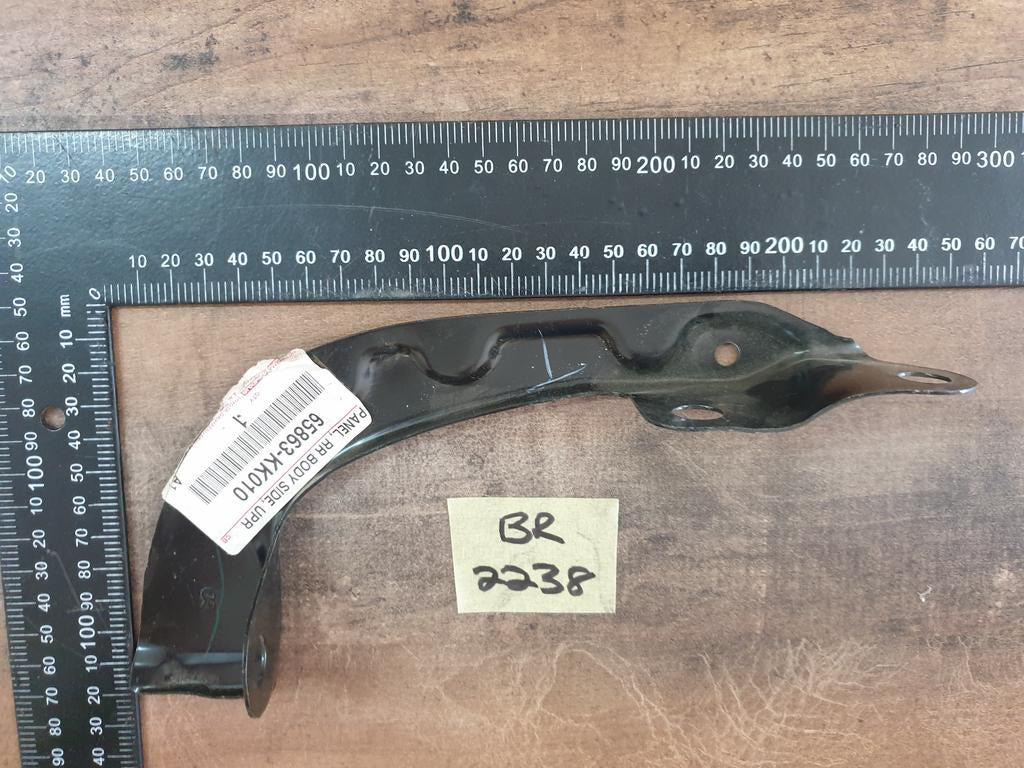 Original New Toyota Hilux Right Rear Upper Tail Gate Panel Bracket