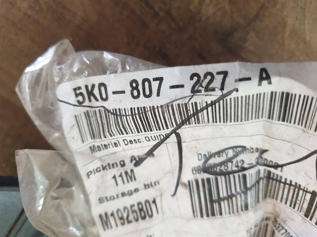 Volkswagen Golf 6 VI Left Front Bumper Bracket