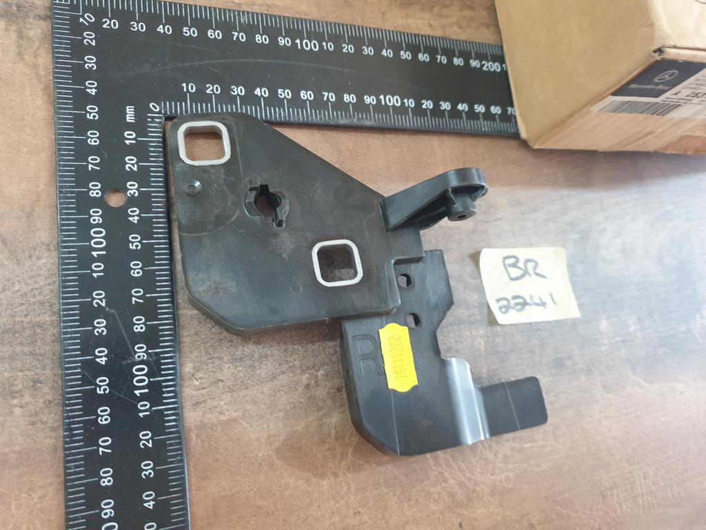 Original New Mercedes-Benz GLC Coupe C253 Right Headlight Bracket