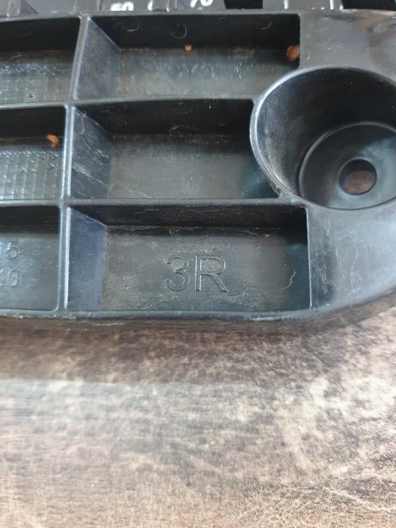 Original New Toyota Fortuner Hilux Right Front Bumper Bracket