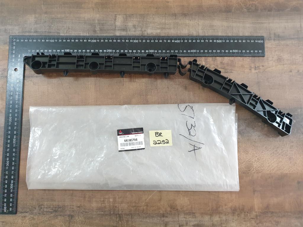 Original New Mitsubishi Pajero Sport Right Rear Bumper Bracket