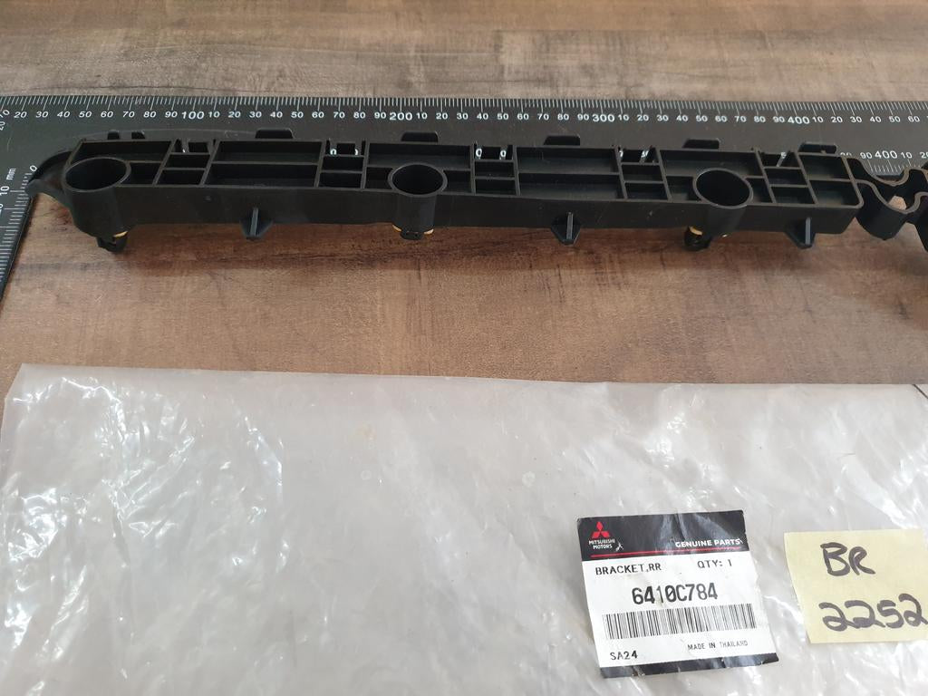 Original New Mitsubishi Pajero Sport Right Rear Bumper Bracket