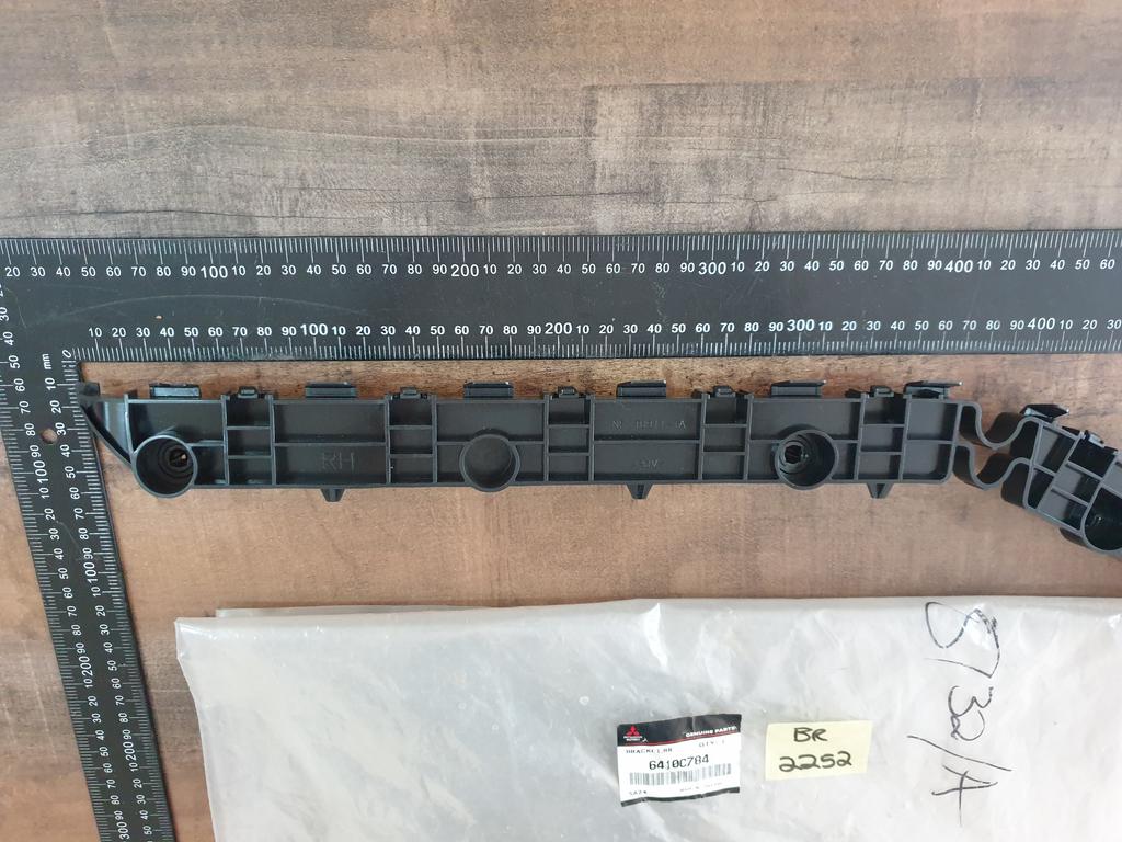 Original New Mitsubishi Pajero Sport Right Rear Bumper Bracket