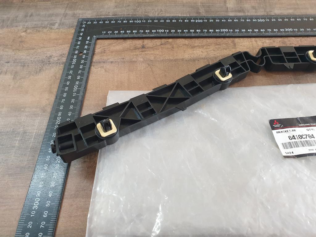 Original New Mitsubishi Pajero Sport Right Rear Bumper Bracket