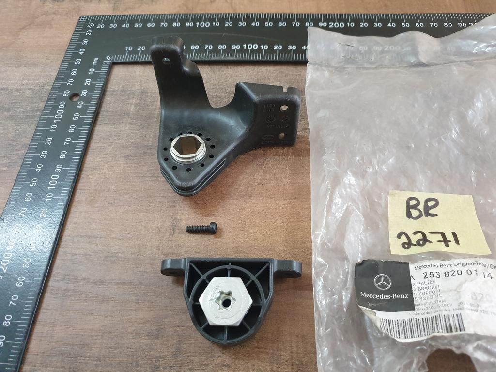 Original New Mercedes-Benz GLC W253 Left Headlight Repair Kit Brackets - 4 Out Of 5 Screws Missing