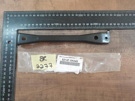 Original New Toyota Hilux Front Bumper Centre Bracket
