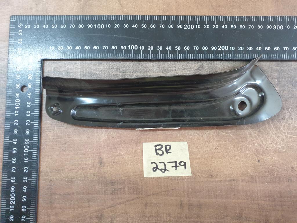 Original New Renault Kwid Left Front Fender Bracket