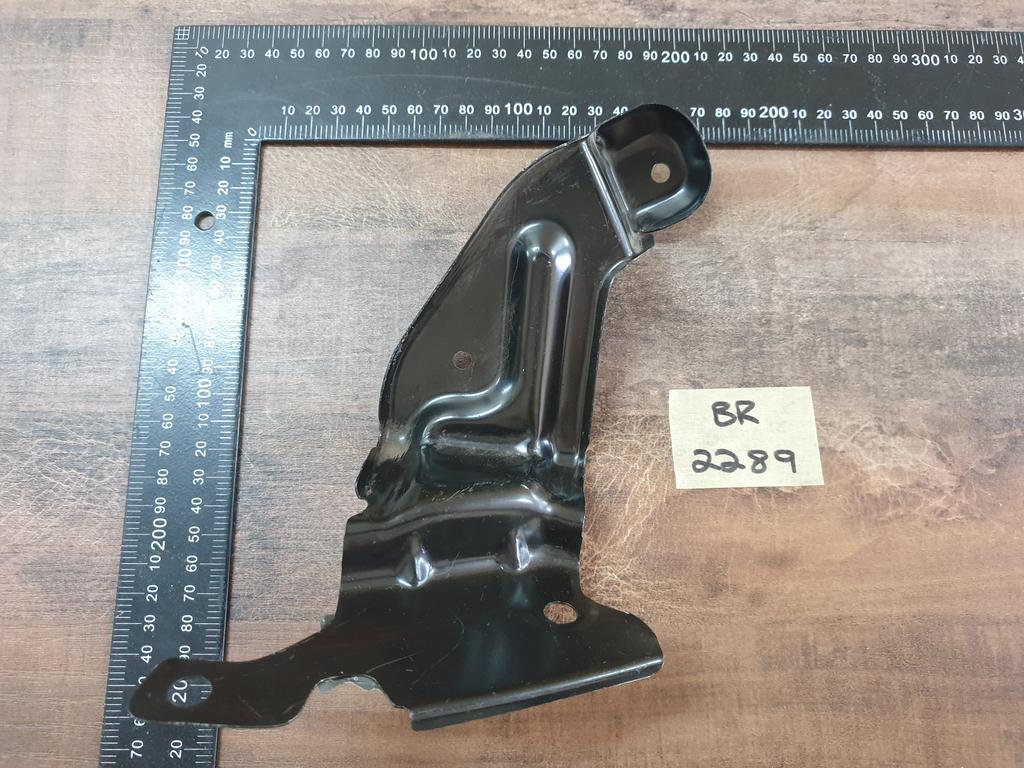 Original New Nissan Navara Left Front Fender Bracket