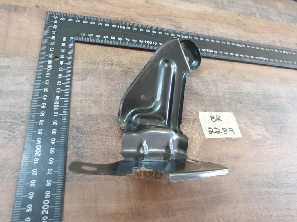 Original New Nissan Navara Left Front Fender Bracket