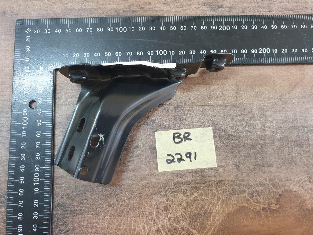 Original New Volkswagen Polo Right Front Fender Bracket