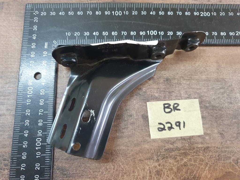 Original New Volkswagen Polo Right Front Fender Bracket