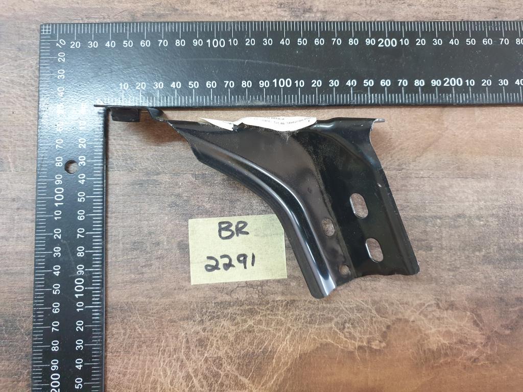 Original New Volkswagen Polo Right Front Fender Bracket